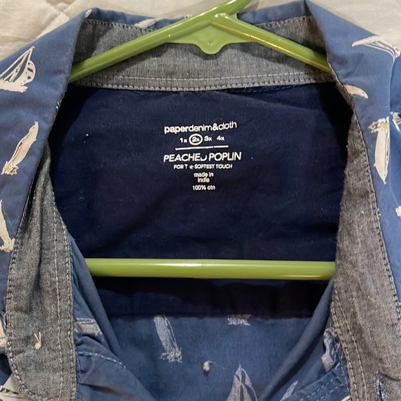 PEACHE POPLIN SAILBOAT CASUAL BUTTON UP - Picture 2 of 3